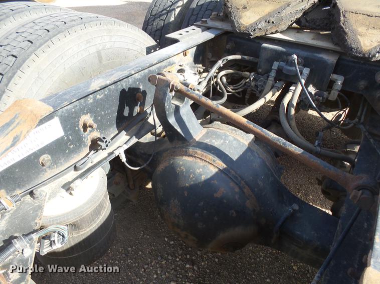 image for item J5400 2006 International 9400i semi truck