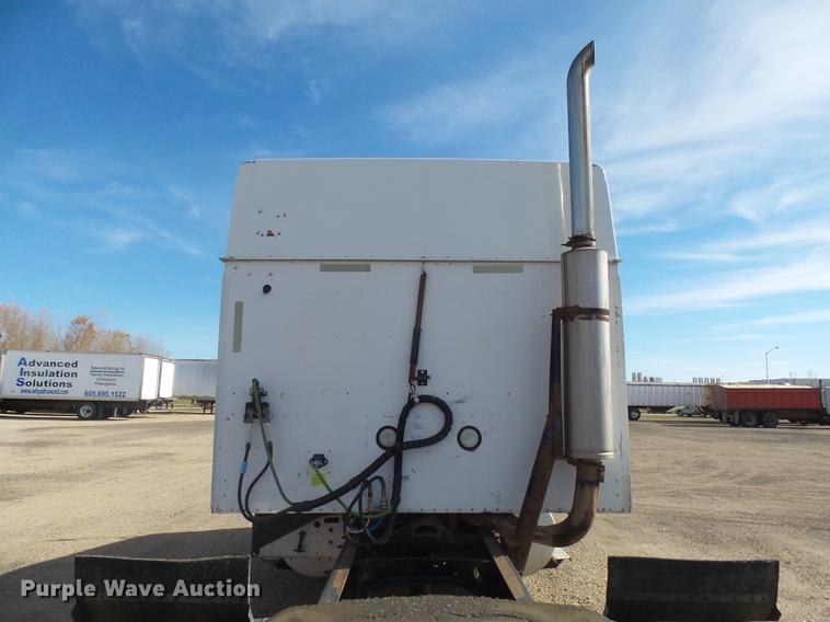 image for item J5400 2006 International 9400i semi truck