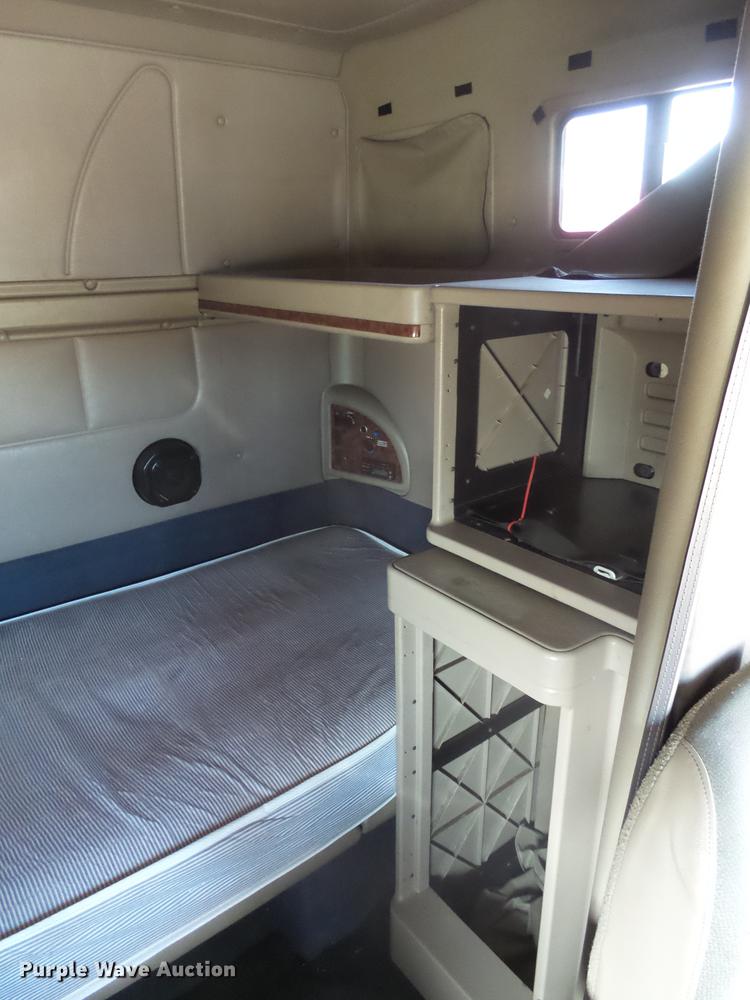 image for item J5400 2006 International 9400i semi truck