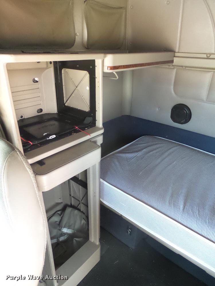 image for item J5400 2006 International 9400i semi truck