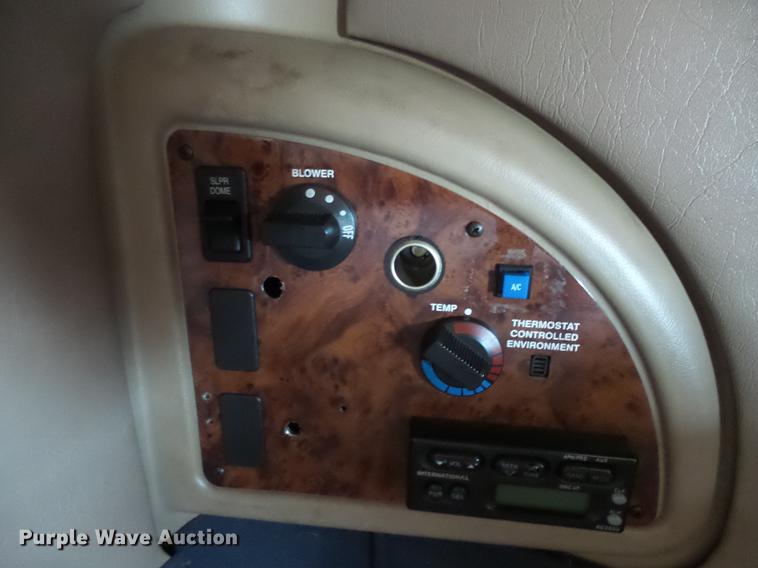 image for item J5400 2006 International 9400i semi truck