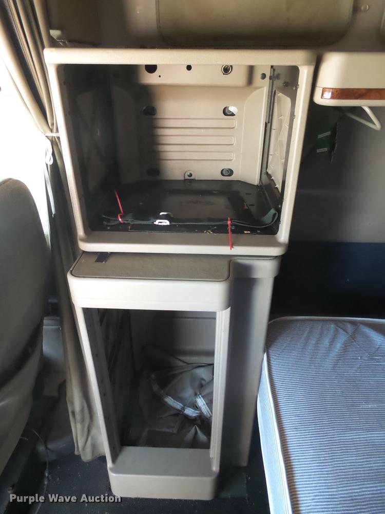 image for item J5400 2006 International 9400i semi truck