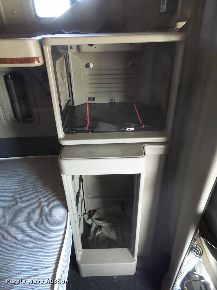 image for item J5400 2006 International 9400i semi truck