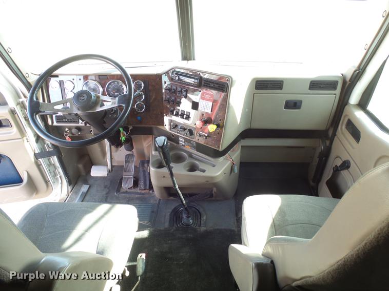 image for item J5400 2006 International 9400i semi truck