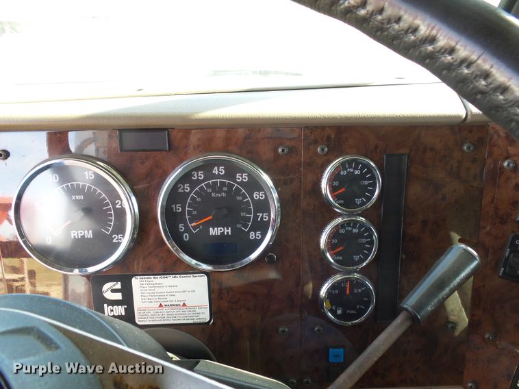 image for item J5400 2006 International 9400i semi truck