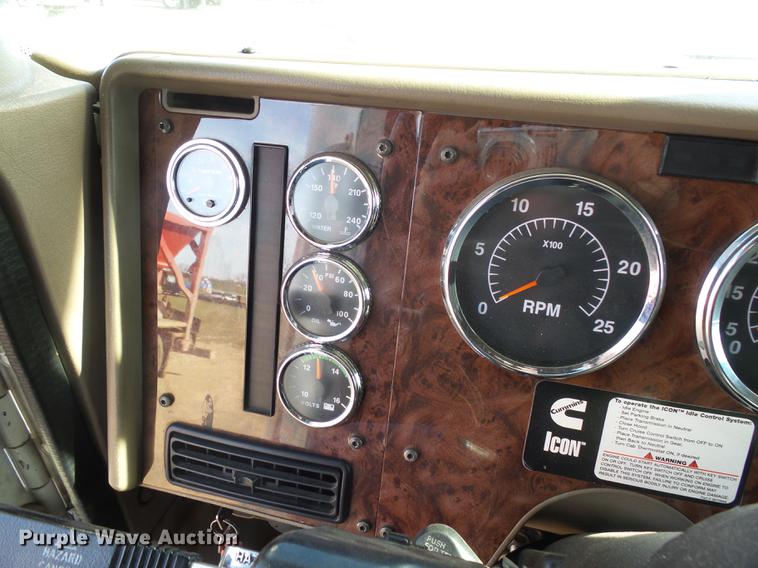 image for item J5400 2006 International 9400i semi truck