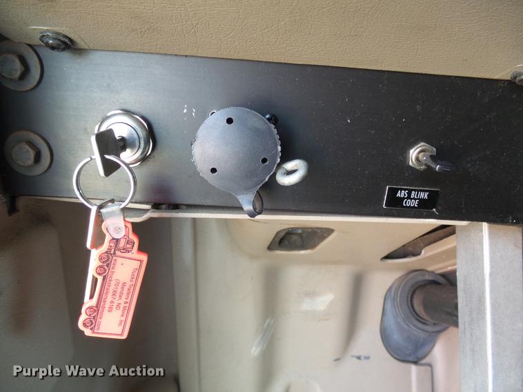 image for item J5400 2006 International 9400i semi truck