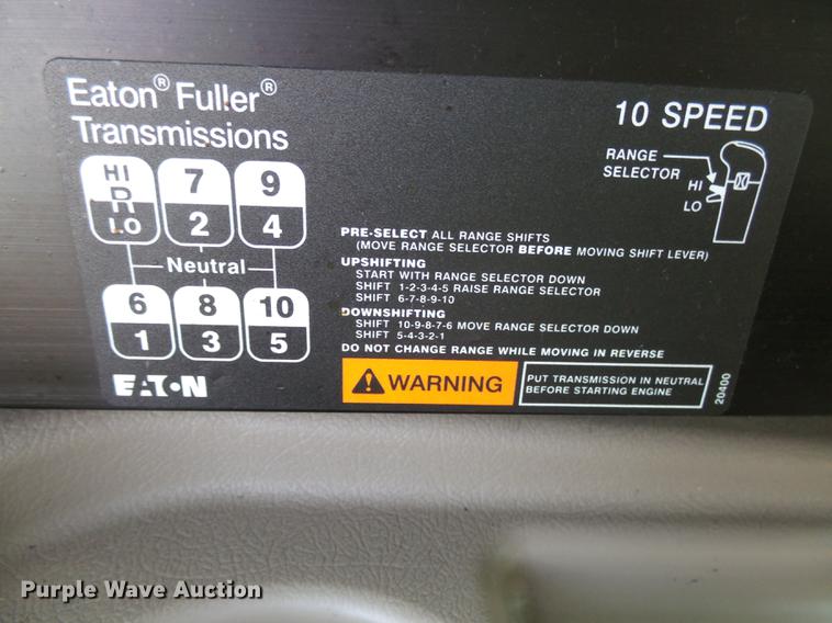 image for item J5400 2006 International 9400i semi truck