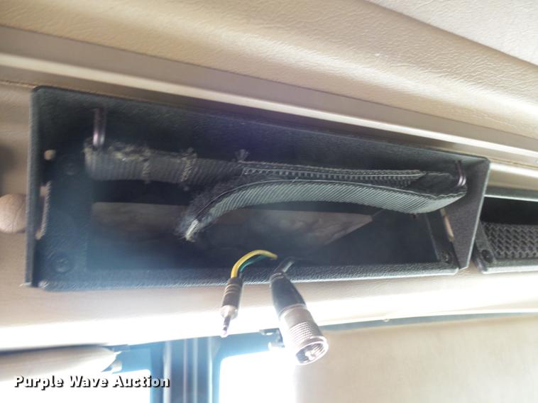 image for item J5400 2006 International 9400i semi truck