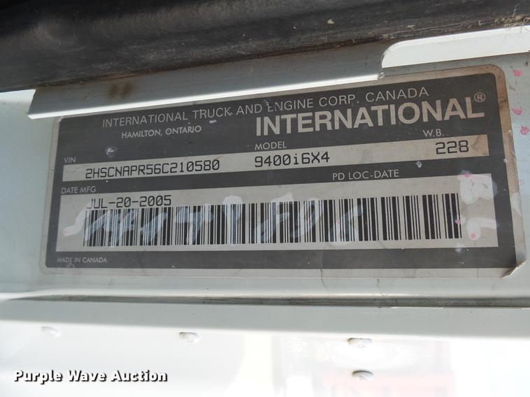 image for item J5400 2006 International 9400i semi truck