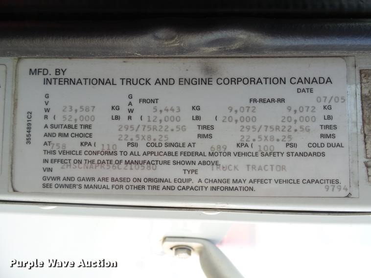 image for item J5400 2006 International 9400i semi truck