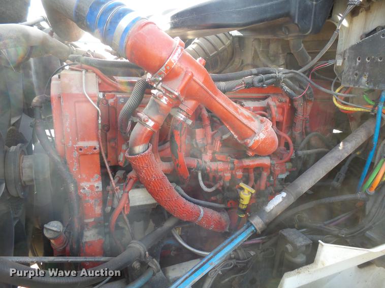 image for item J5400 2006 International 9400i semi truck