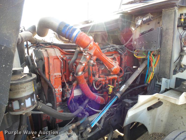 image for item J5400 2006 International 9400i semi truck