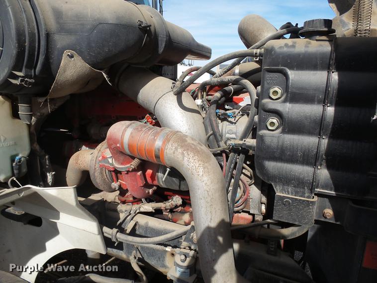 image for item J5400 2006 International 9400i semi truck