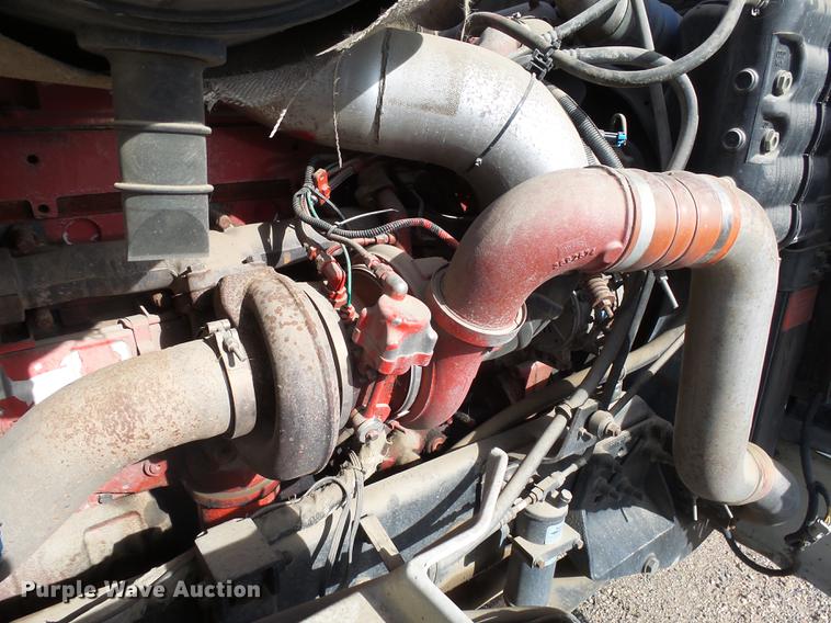 image for item J5400 2006 International 9400i semi truck