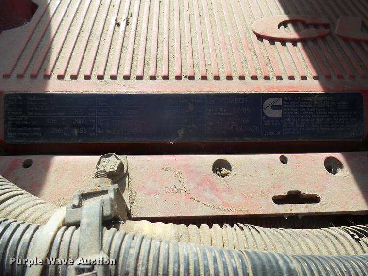 image for item J5400 2006 International 9400i semi truck