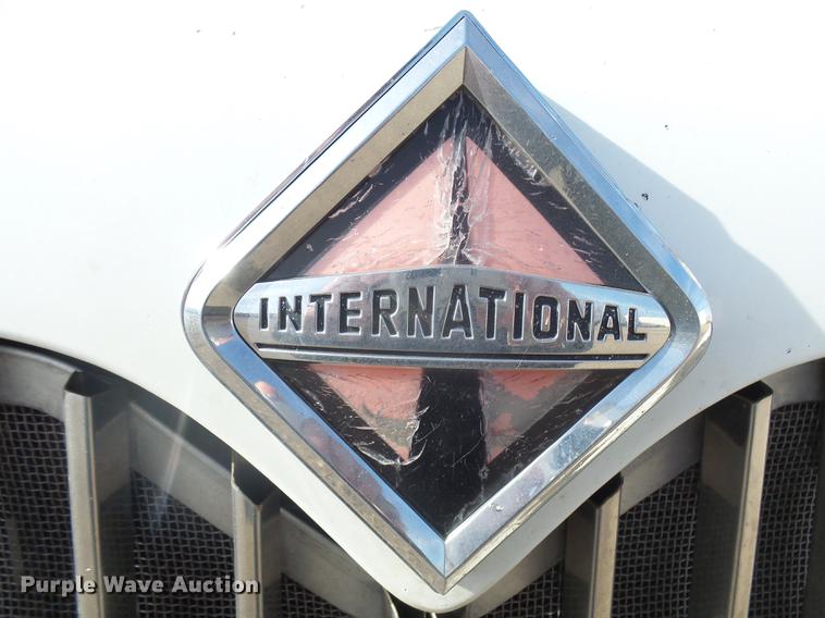 image for item J5400 2006 International 9400i semi truck