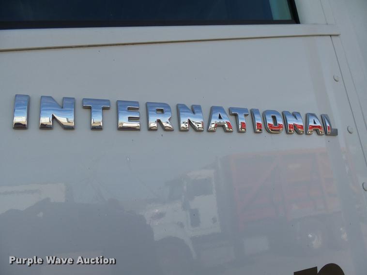image for item J5400 2006 International 9400i semi truck