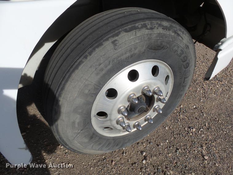 image for item J5400 2006 International 9400i semi truck