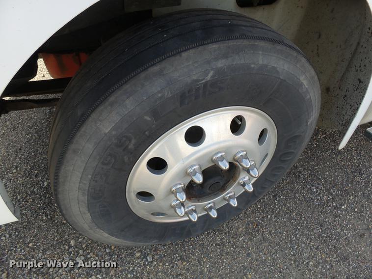 image for item J5400 2006 International 9400i semi truck