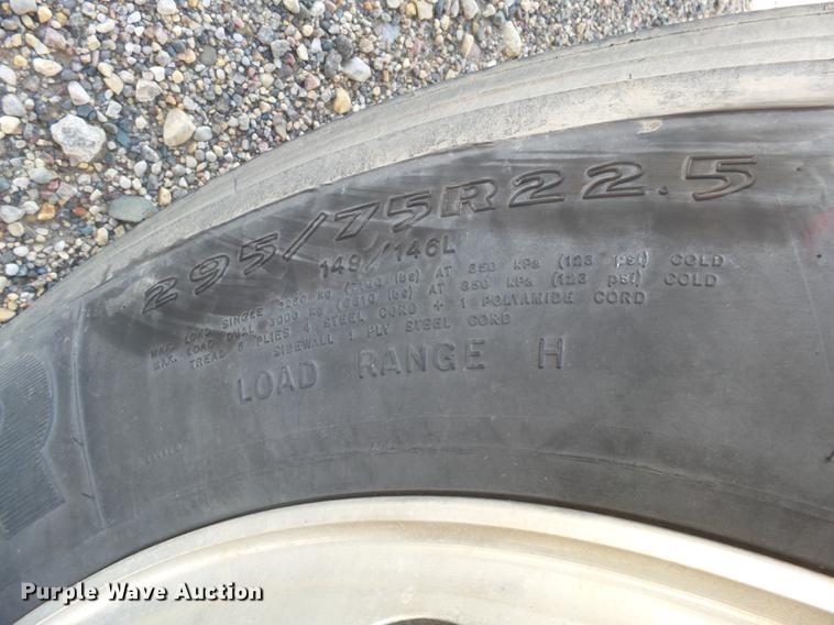 image for item J5400 2006 International 9400i semi truck