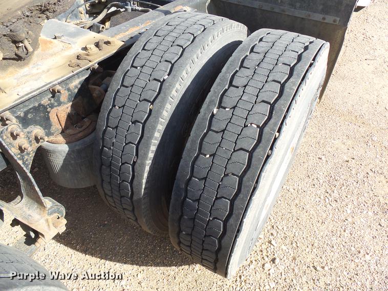 image for item J5400 2006 International 9400i semi truck