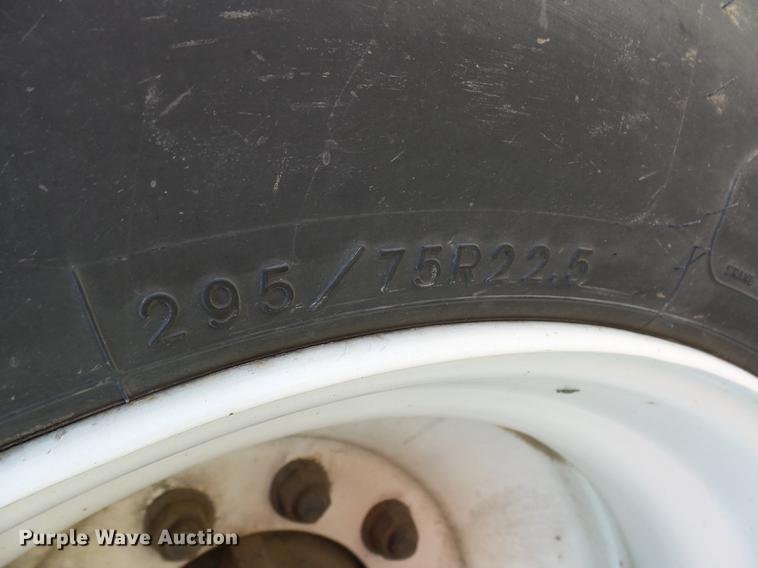 image for item J5400 2006 International 9400i semi truck