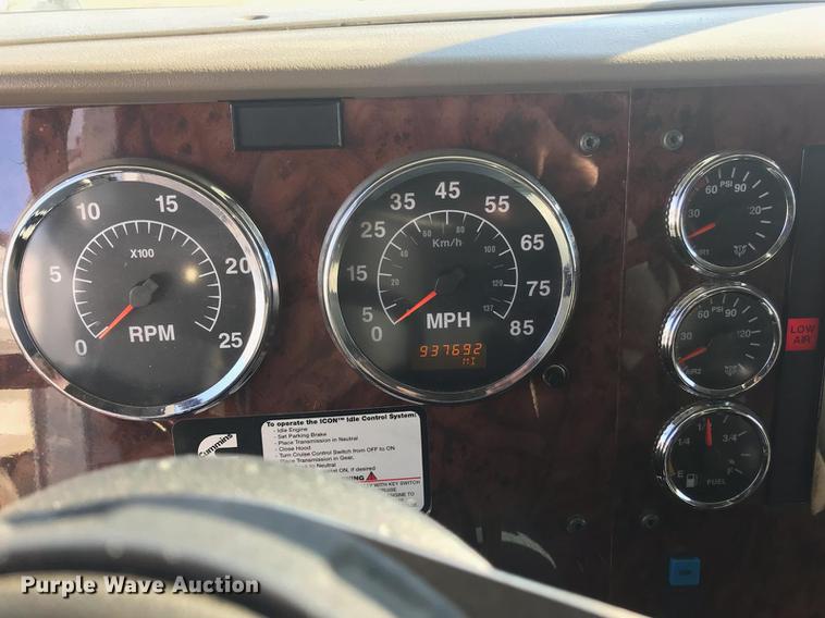 image for item J5400 2006 International 9400i semi truck