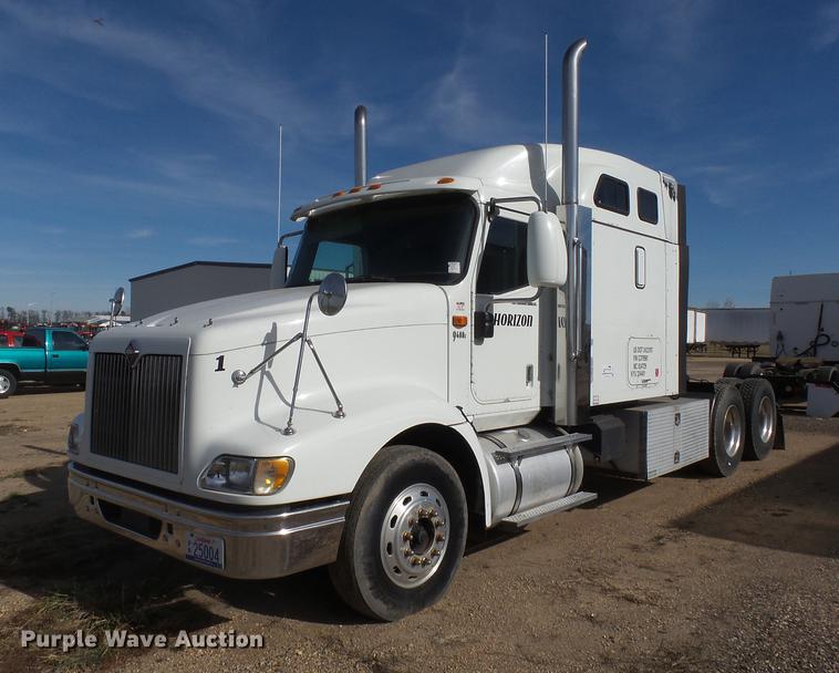 image for item J5401 2007 International 9400i semi truck