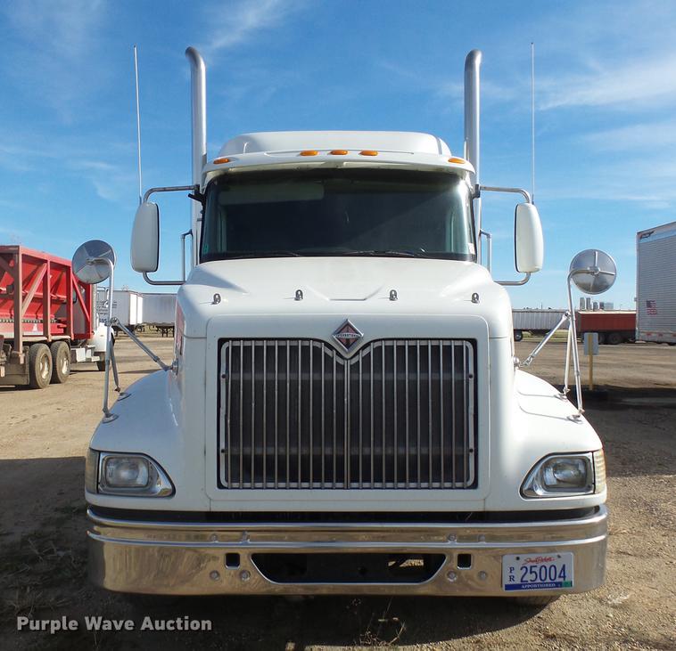image for item J5401 2007 International 9400i semi truck