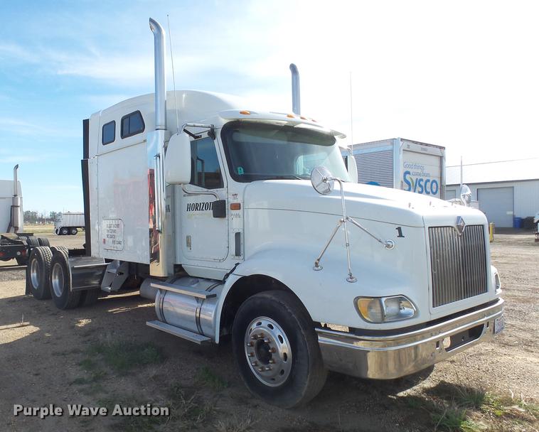 image for item J5401 2007 International 9400i semi truck