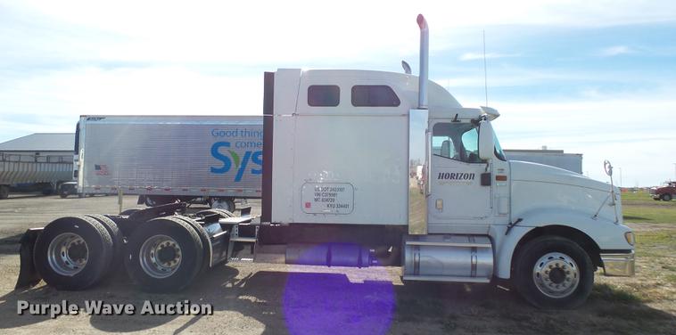 image for item J5401 2007 International 9400i semi truck