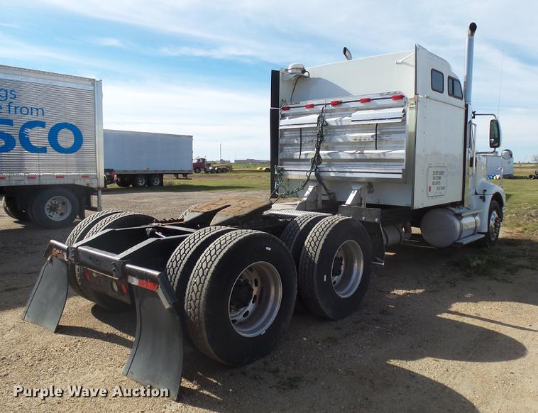 image for item J5401 2007 International 9400i semi truck