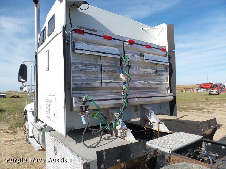 image for item J5401 2007 International 9400i semi truck