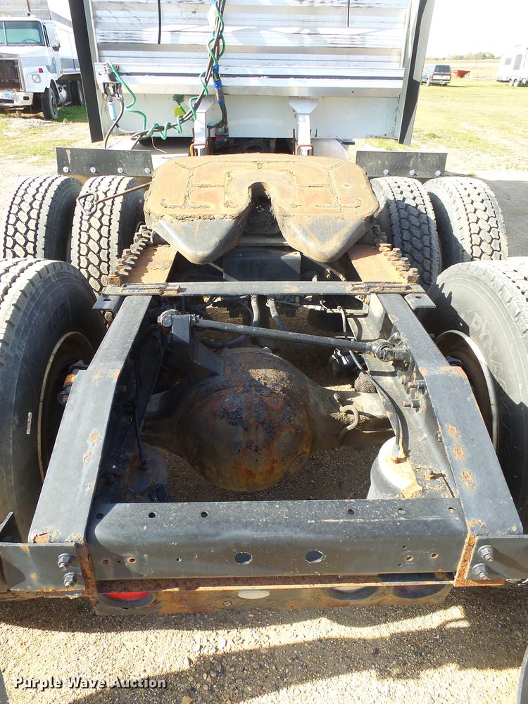 image for item J5401 2007 International 9400i semi truck