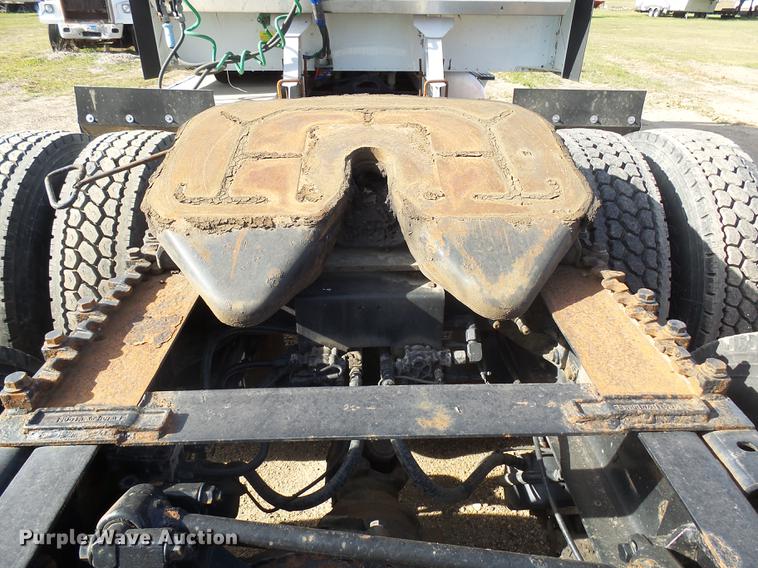 image for item J5401 2007 International 9400i semi truck