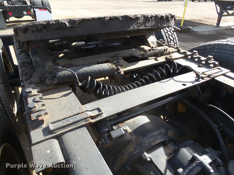 image for item J5401 2007 International 9400i semi truck