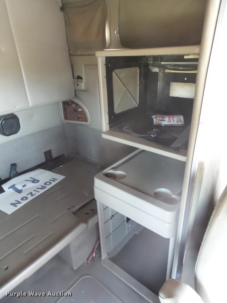 image for item J5401 2007 International 9400i semi truck