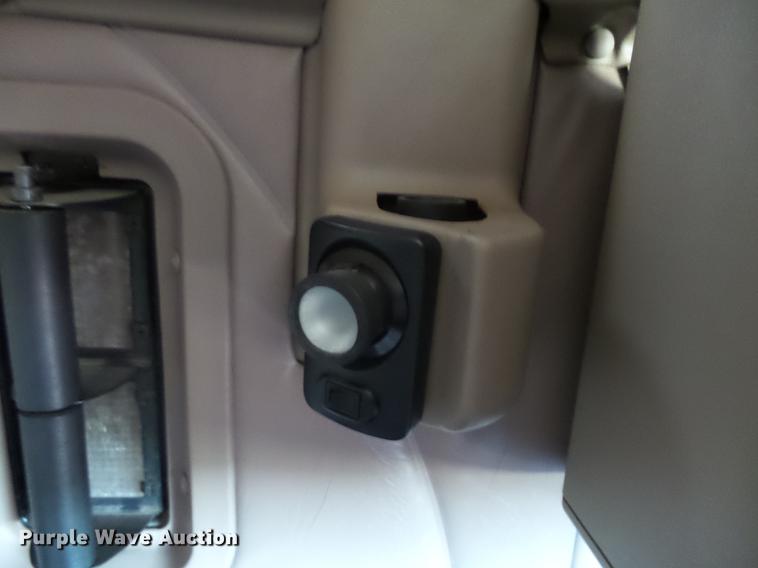 image for item J5401 2007 International 9400i semi truck