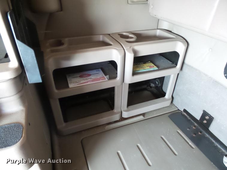 image for item J5401 2007 International 9400i semi truck