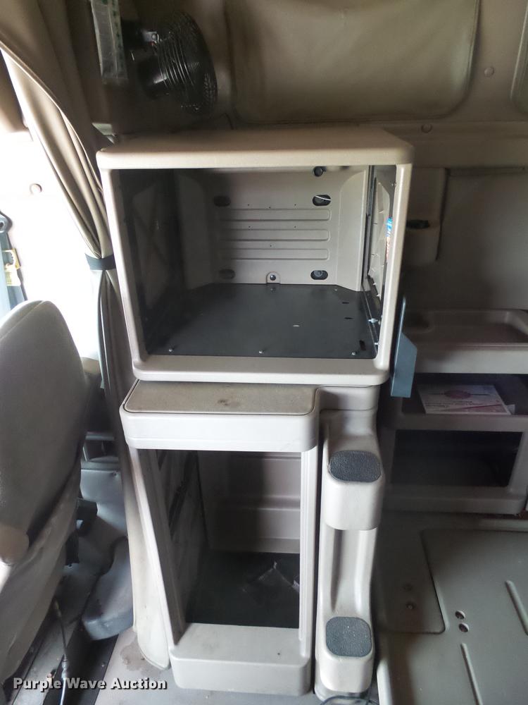 image for item J5401 2007 International 9400i semi truck