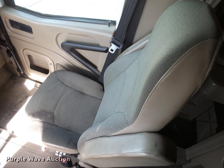 image for item J5401 2007 International 9400i semi truck