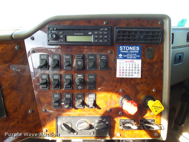 image for item J5401 2007 International 9400i semi truck