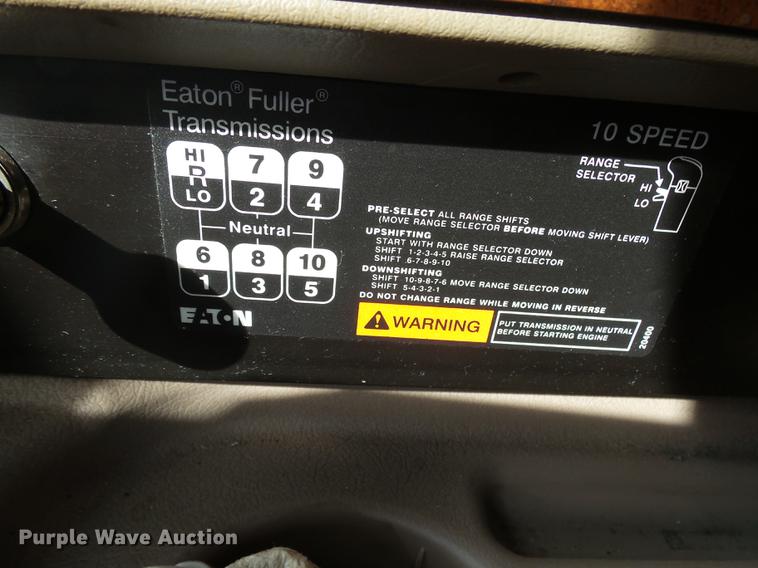 image for item J5401 2007 International 9400i semi truck