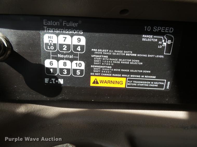 image for item J5401 2007 International 9400i semi truck