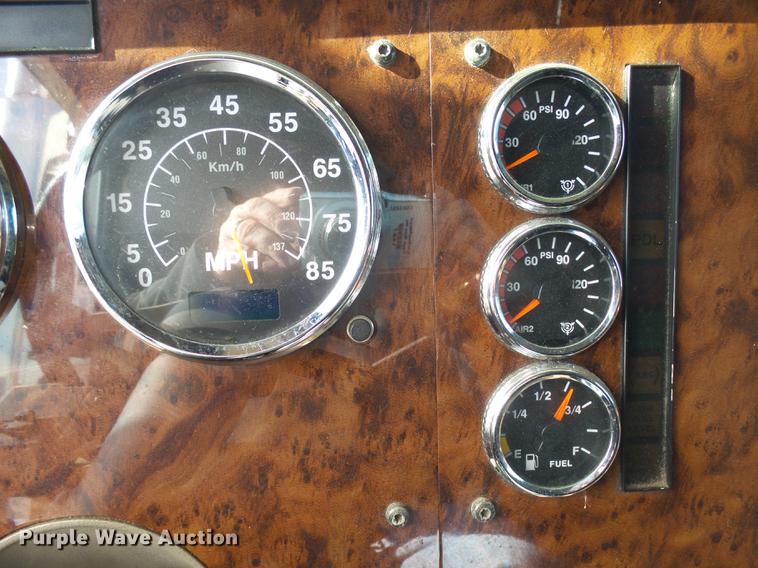 image for item J5401 2007 International 9400i semi truck