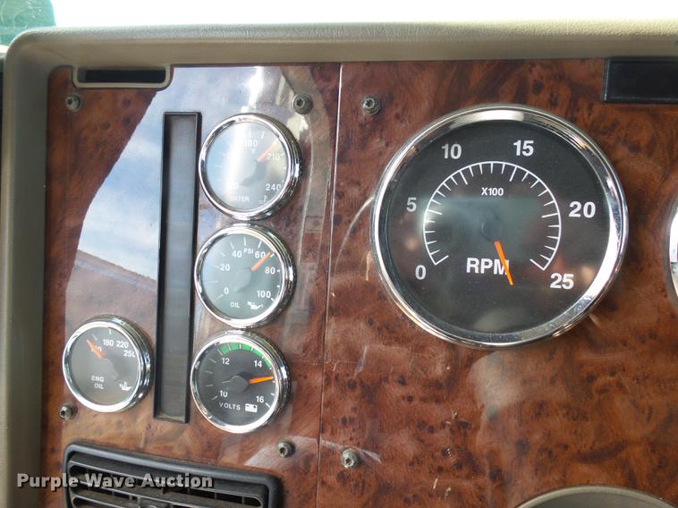 image for item J5401 2007 International 9400i semi truck