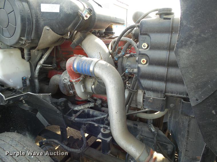 image for item J5401 2007 International 9400i semi truck