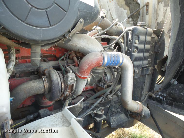 image for item J5401 2007 International 9400i semi truck