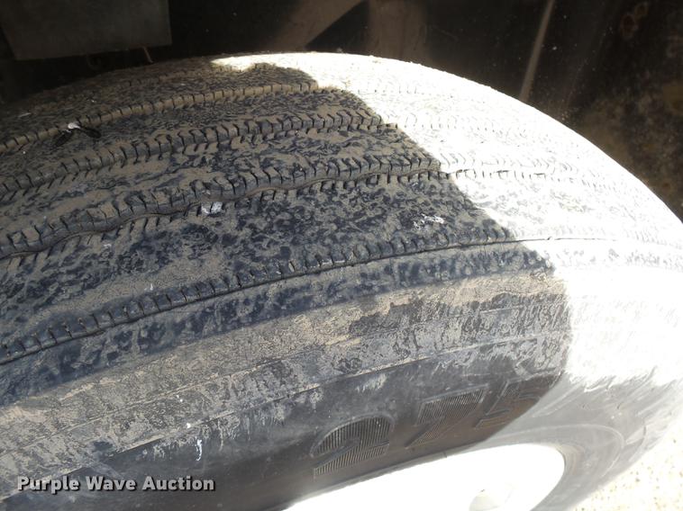 image for item J5401 2007 International 9400i semi truck